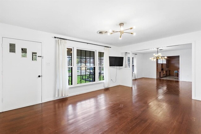 Photo - 803 Peach St