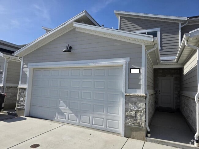 Building Photo - 996 W 600 S Rental