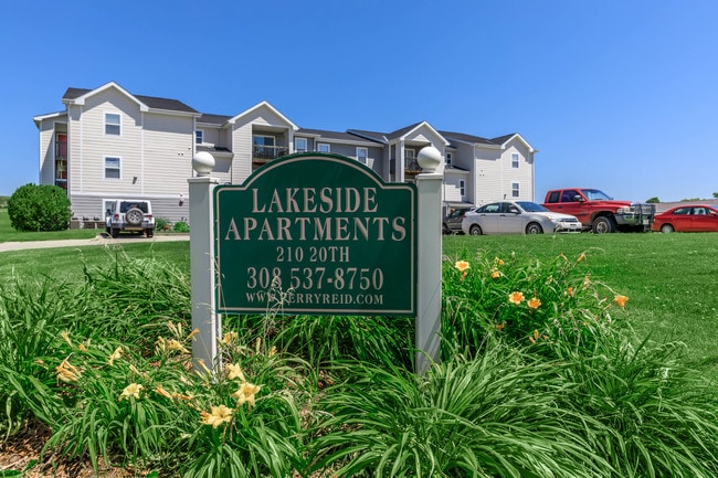 Lakeside - Lakeside Apartments