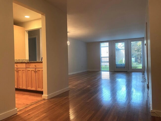 Photo - 160 Fairfield Woods Rd Unidad 57