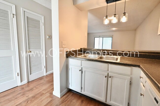 Photo - 206 Fourth St SE