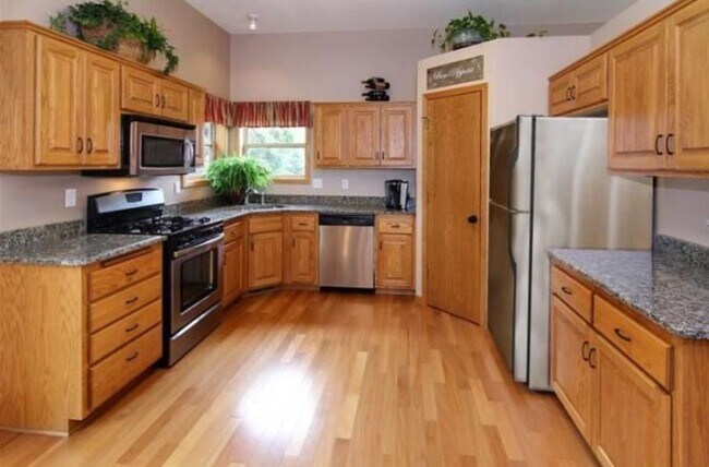 Photo - 9282 Creek Way