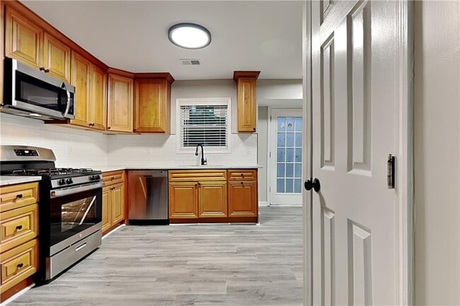 Photo - 2513 Mistletoe Ln SW