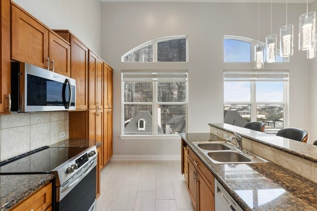 Building Photo - 1010 Rosine St Unit 40 Rental