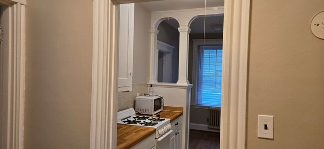 Photo - Short walk to Longwood! Steps to T! Large 1 bedroom w/Cute kitchen with eat-in alcove! (7/1)