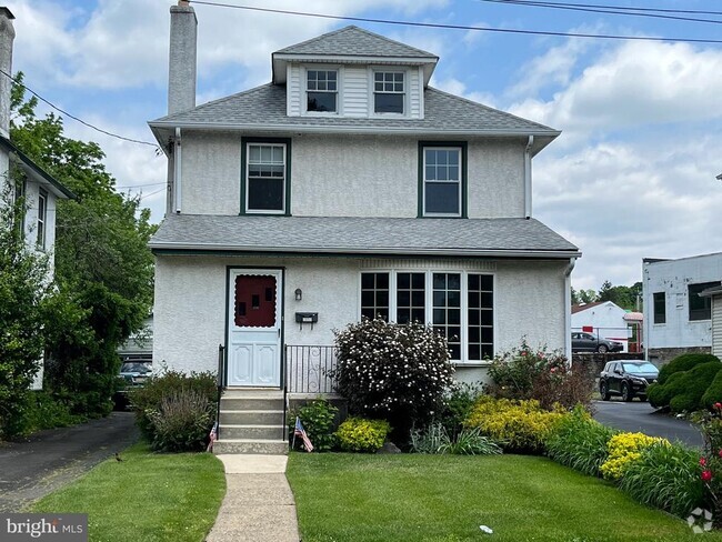 Building Photo - 2317 Jenkintown Rd Rental