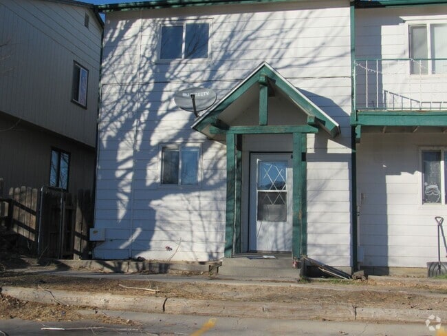 Building Photo - Affordable 3 Bdrm TownHome-West Side! Unit A
