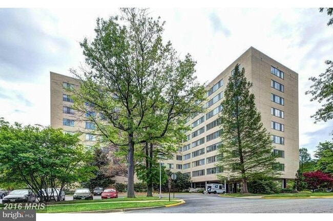 Building Photo - 6641 Wakefield Dr Unit 105 Rental