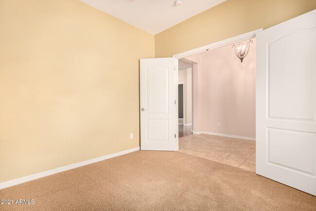 1008 W Deoni Trail