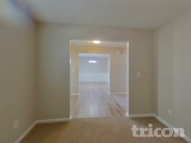 Photo - 471 Sawtooth Ln