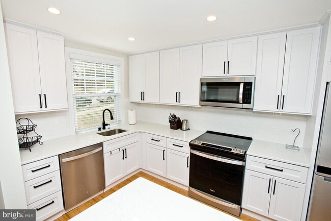 Building Photo - 500 E Lancaster Ave Unit 135A