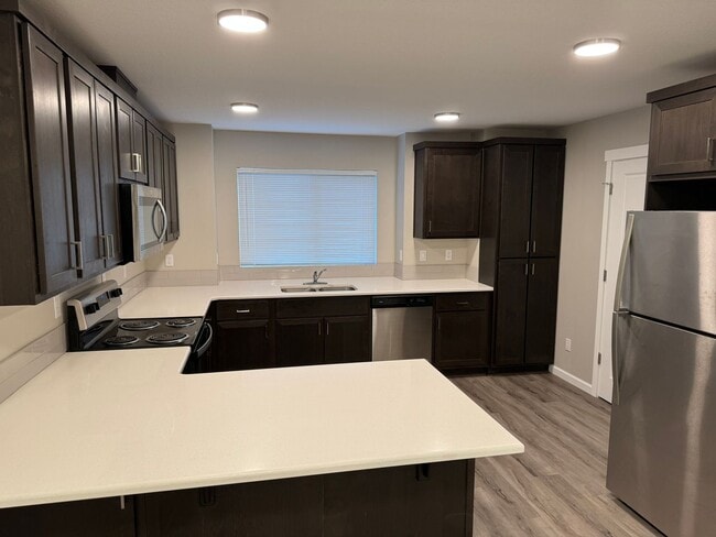 Building Photo - 1808/10/12 Rees Hill Townhouses Unit 1812