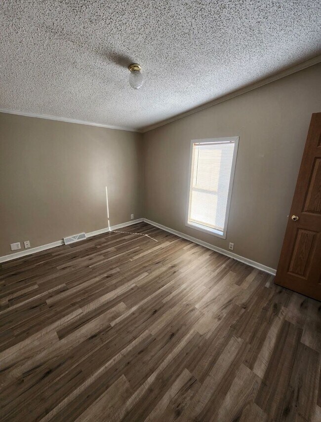 Photo - 3 Bed 2 Bath