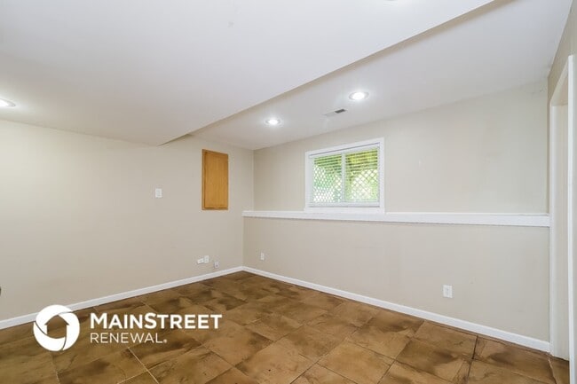 Photo - 16101 Slater Ave