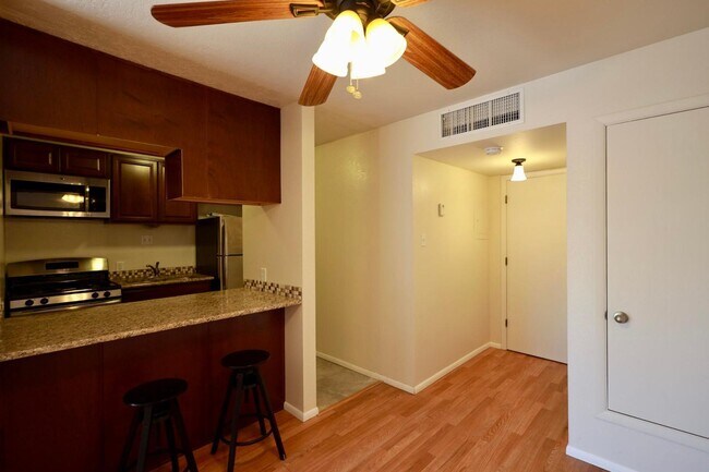 Photo - 1025 Valencia Dr SE Unit APT 10