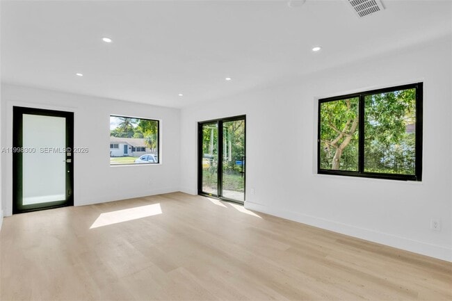 Photo - 1595 NE 143rd St Unit 1