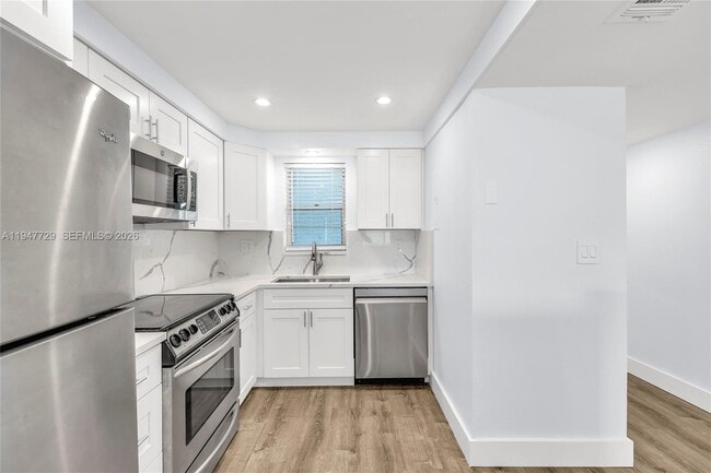 Building Photo - 3100 W Rolling Hills Cir Unit 109