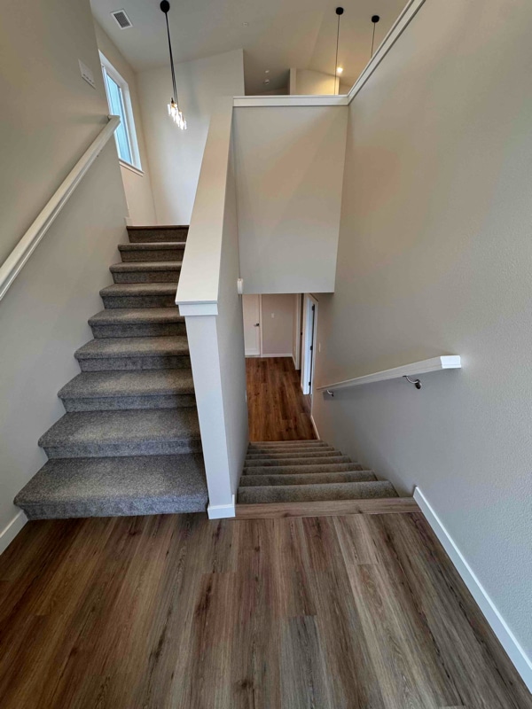 Photo - 994 E RR Ave