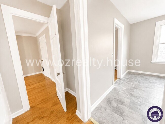 Photo - 837 Colburn St