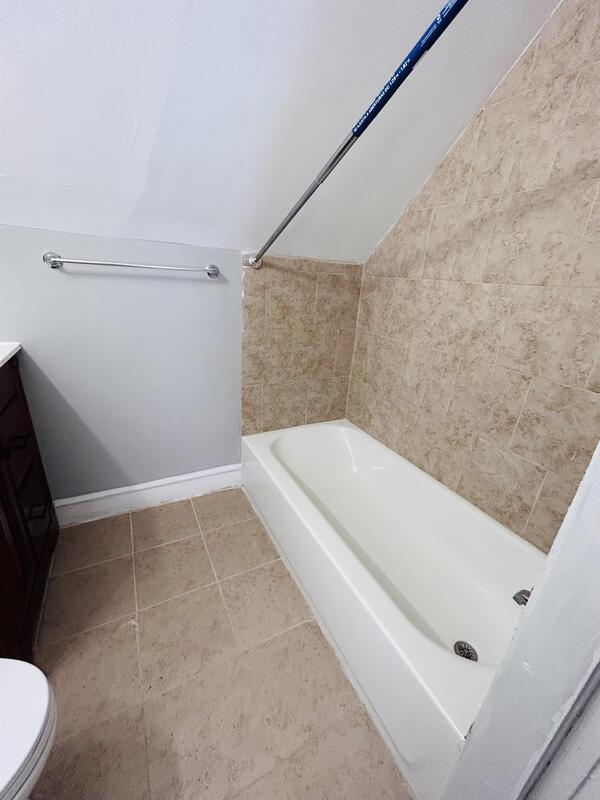 1221 Lindley Ave