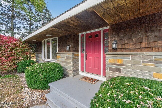 Photo - 321 Middletown Rd