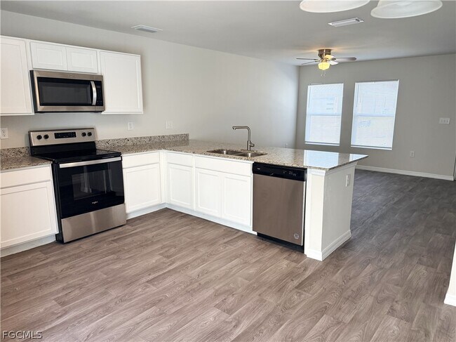 Photo - 324 NW 3rd Ln