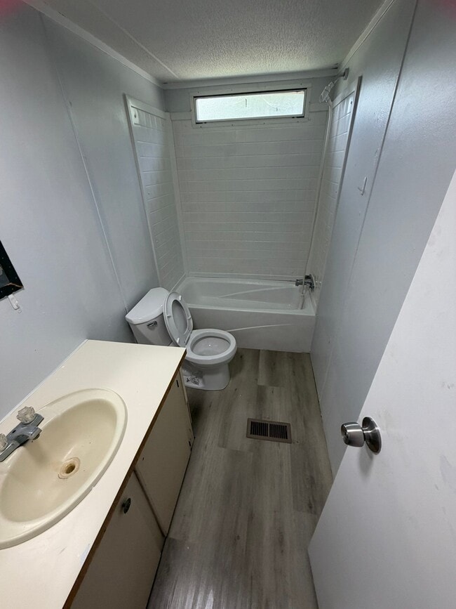 306 Rockhouse Rd E