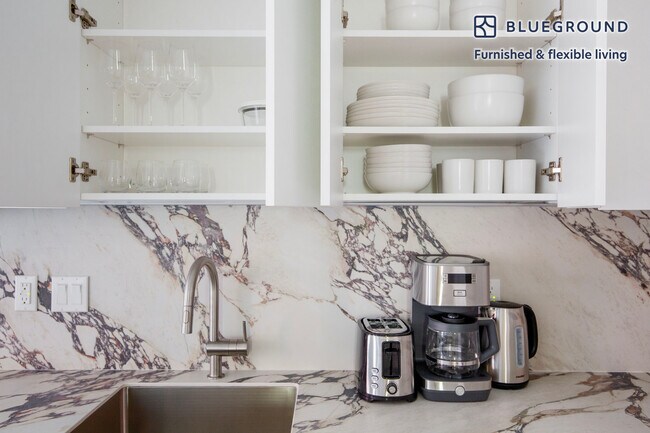 Photo - 300 W 21st St Unidad SI FL5-ID1450