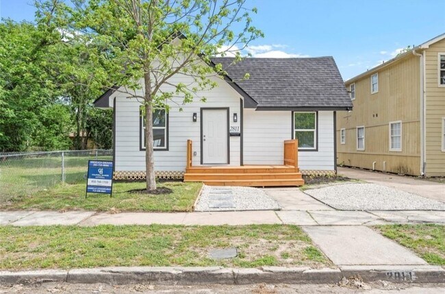 Building Photo - 2811 Winbern St Rental