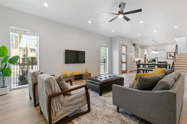 Photo - 2513 N Winnetka Ave