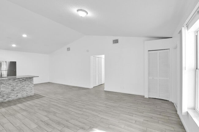 Photo - 13974 Folkestone Cir