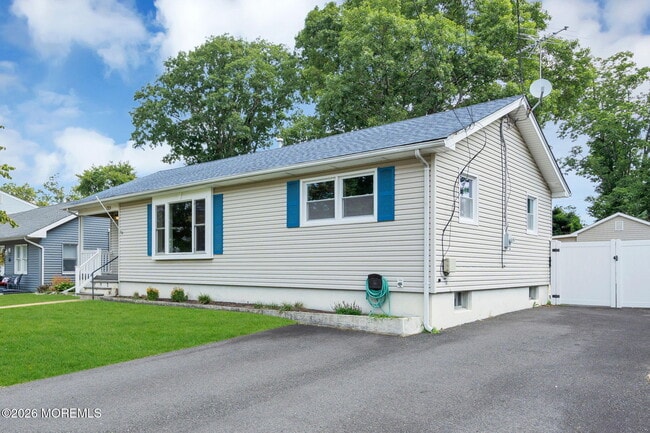 Photo - 785 Garfield Ave