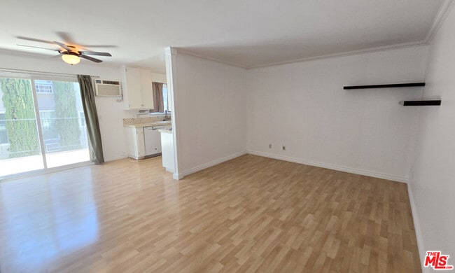Photo - 972 Larrabee St Unit 120