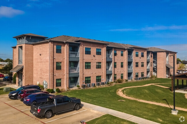 Primary Photo - Amber Oaks