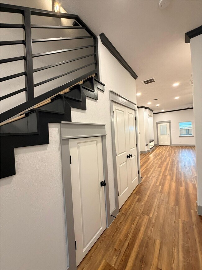 Photo - 1002 Natchez Ave