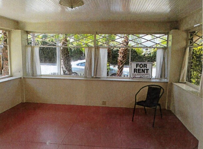 Living Room - 1423 Cabrillo Ave Apartments Unit A