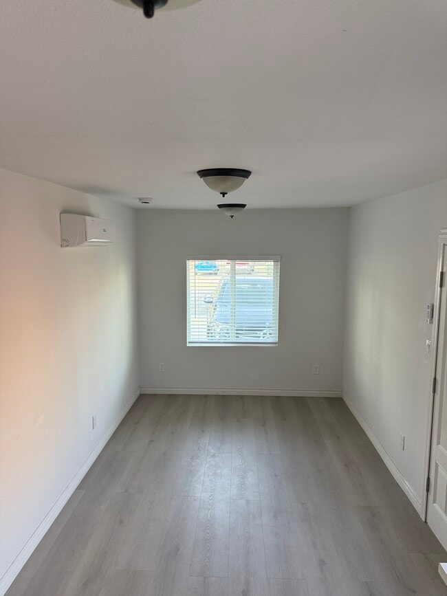 Photo - 631 N Brierwood Ave