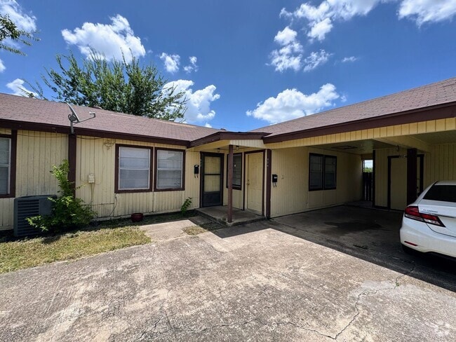 Building Photo - 804-804 Williamson Dr Rental