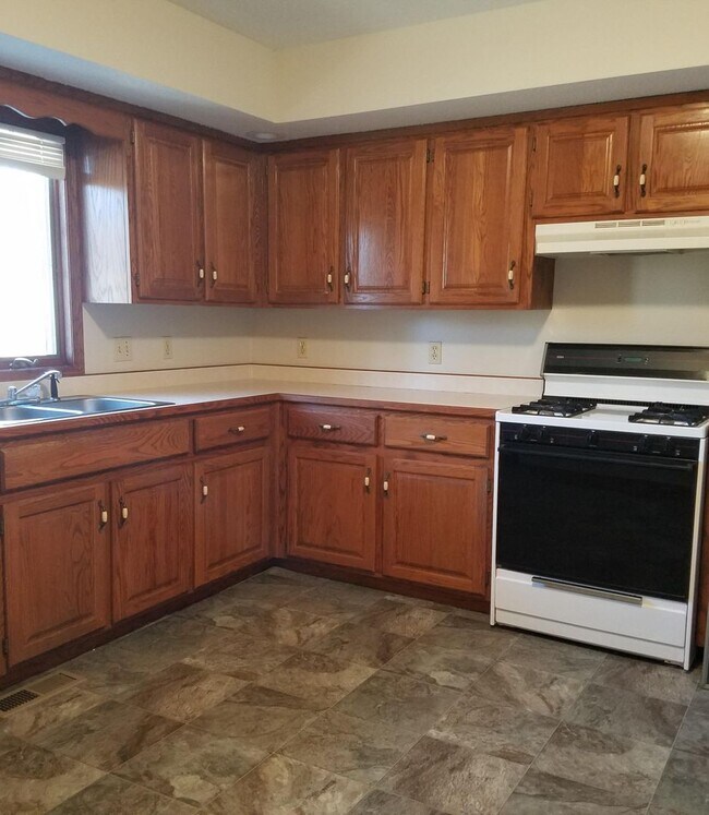 Photo - 403 E Adams St Unit 403 E. Adams Apt A