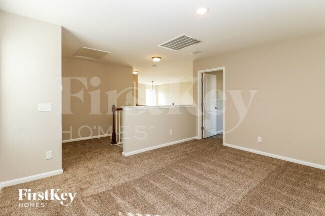 Photo - 326 Silverleaf Ln