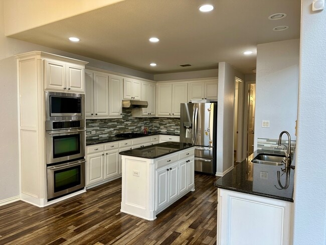 Photo - 928 Falcon Dr