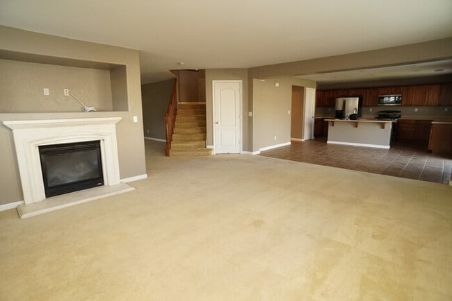 Photo - Spacious 4 bedroom 2.5 bathroom in Lincoln Crossing!