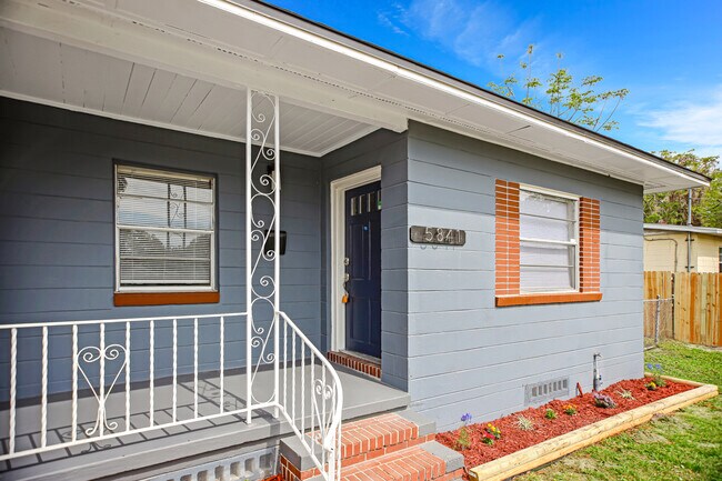 Photo - 5841 Cherry Laurel Dr House
