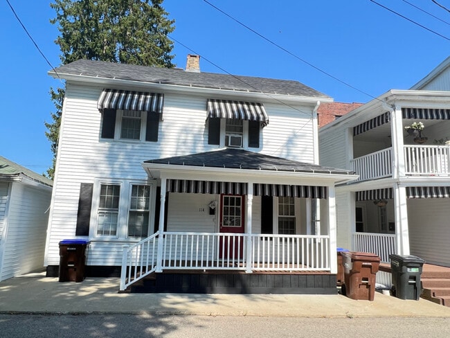 Building Photo - 114 Bernet Way