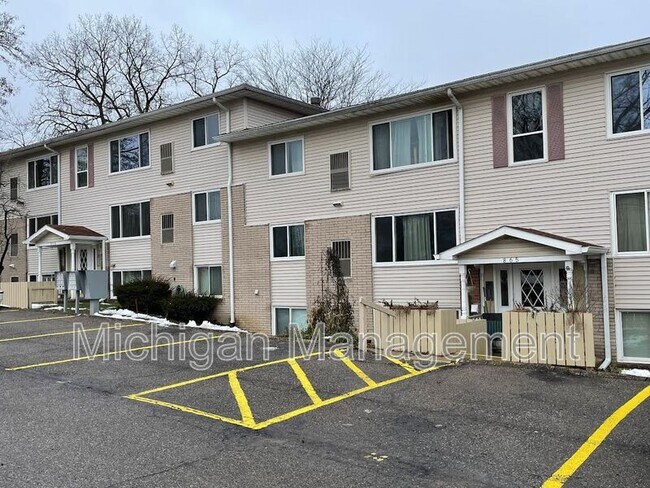 Photo - 865 E Summit St