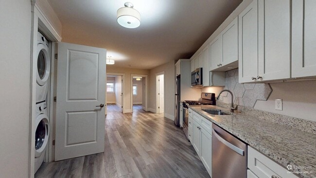 Photo - 108 Meridian St Unit 1
