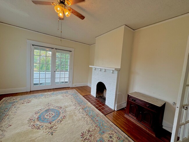 Photo - Charming Upstairs Apartment
