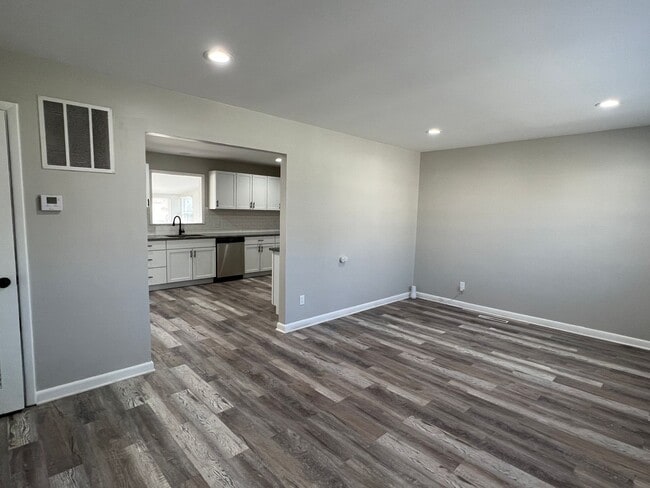 Photo - 3 Bedroom Beautifully updated Ranch