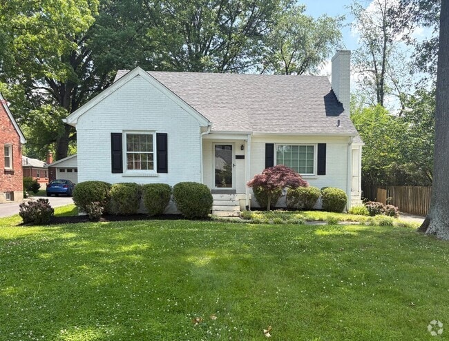 Building Photo - Charming Cape Cod Home in Beechwood Village