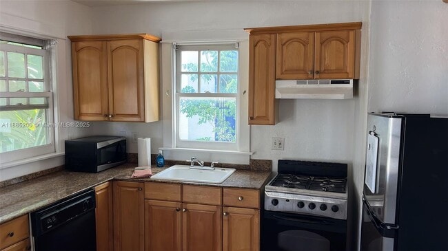 Building Photo - 315 Eucalyptus St Unit 5